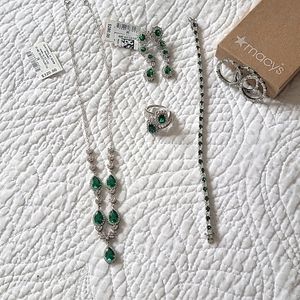 Silver and green gem stone earrings, ring, braslet,  necklace set